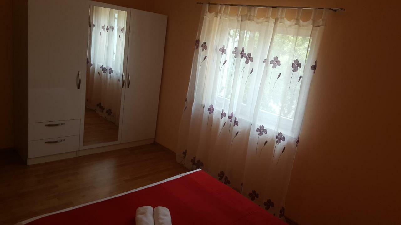 Apartmani Goga Starigrad Paklenica Exterior photo